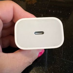 iPhone 20W adapter